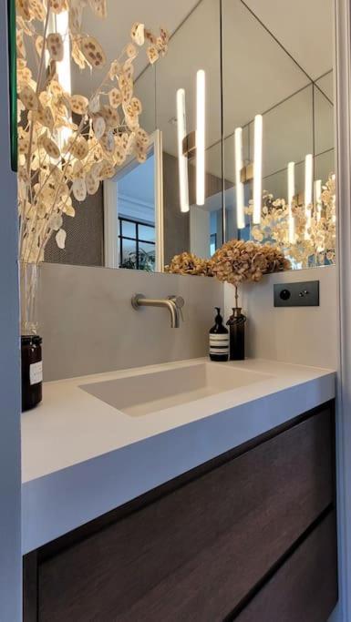 Elegant In Montmartre By An Architect Appartamento